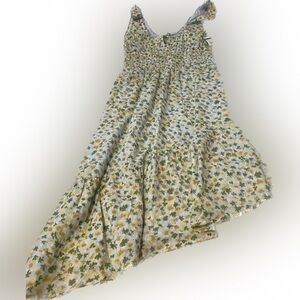 BP Daisy Spray Asymmetrical Hem Smocked Floral S 30% off w🩷 81
